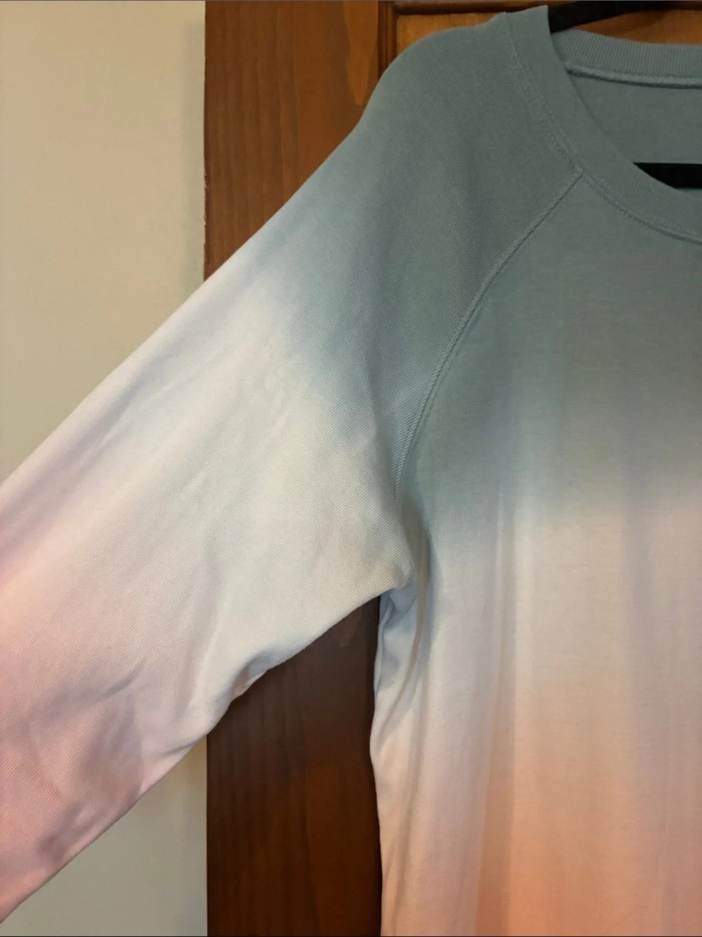 Eddie Bauer ombré crew neck - Picture 3 of 6